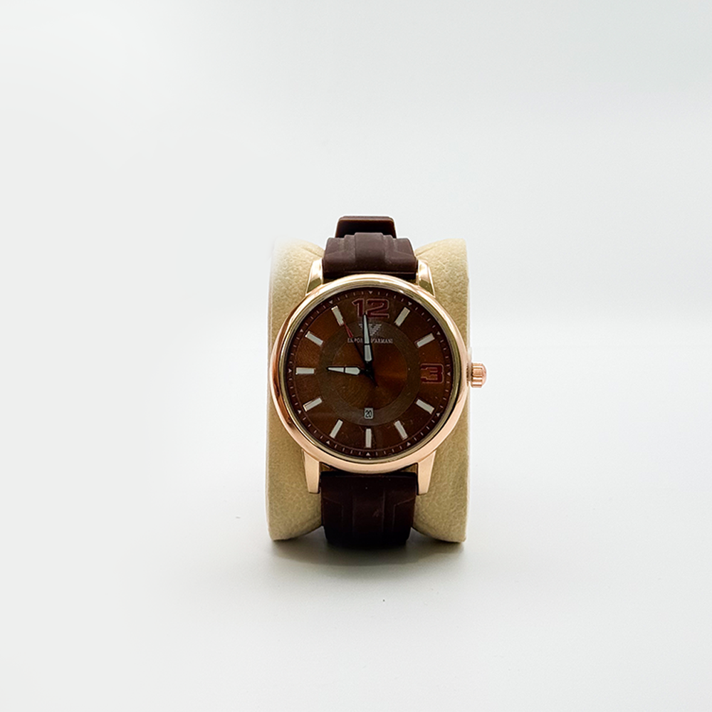 مجموعة من ساعات Armani